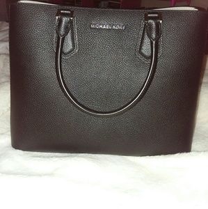 PRICE FIRM NWOT! Black Michael Kors Satchel